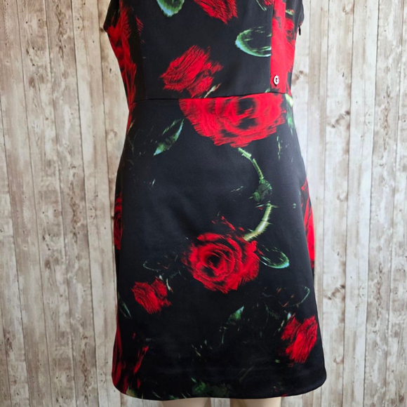 Women's Guess Black Red Rose Print Mini Dress Size M - Picture 2 of 13